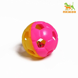Игрушка для кошек резиновая "Футбольный мяч" с бубенчиком, 6см желтая/розовая Пижон