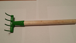 Рыхлитель грабельки 4-х зубый деревянная ручка №56д 