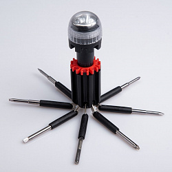 Фонарик функциональный-2 типа освещения, 7отверток.